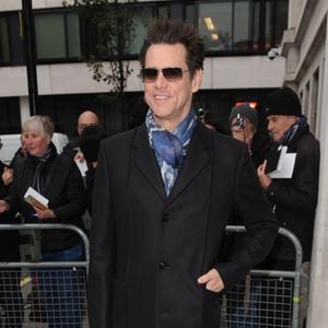 Jim Carrey arrive à la BBC Radio 2 à Londres, le 21 novembre 2014.