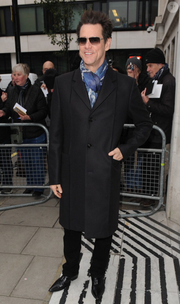 Jim Carrey arrive à la BBC Radio 2 à Londres, le 21 novembre 2014.