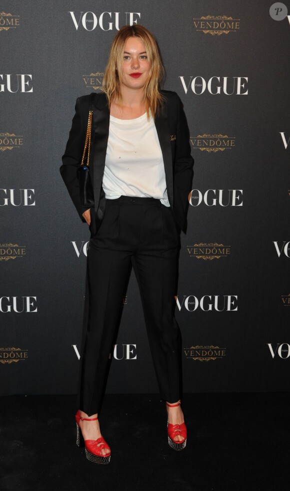 Camille Rowe assiste à la soirée des 95 ans du magazine Vogue Paris, avenue d'Iéna. Paris, le 3 octobre 2015.