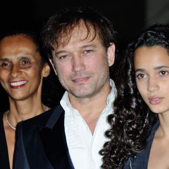 Vincent Perez, Karine Silla et leur fille assistent à la soirée des 95 ans du magazine Vogue Paris, avenue d'Iéna. Paris, le 3 octobre 2015.