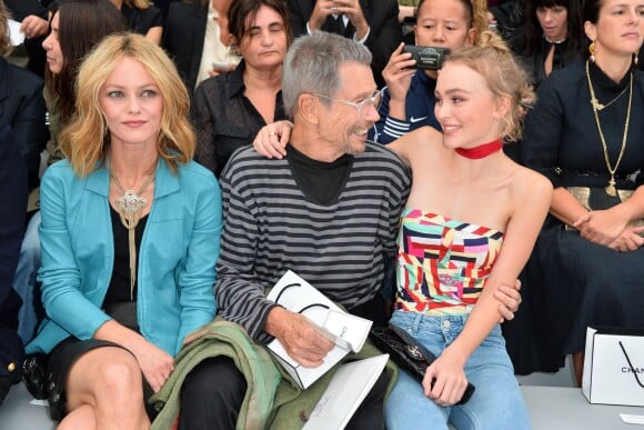 Vanessa Paradis, Jean-Paul Goude et Lily Rose Depp au défilé Chanel le 6 octobre 2015