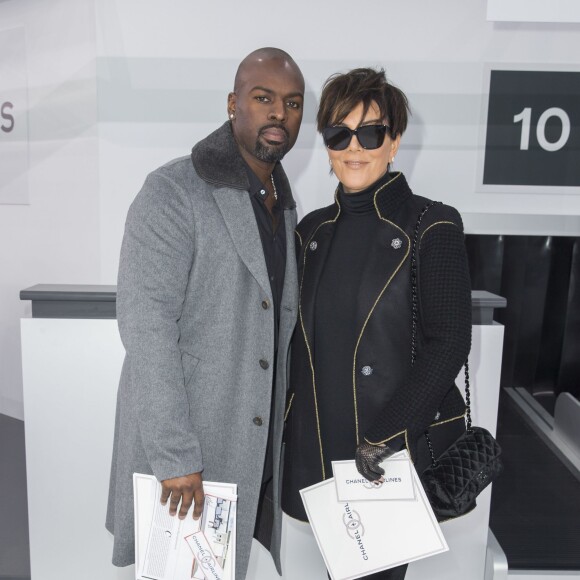 Kris Jenner et son compagnon Corey Gamble - Photocall au défilé de mode "Chanel", collection prêt-à-porter printemps-été 2016, au Grand Palais à Paris. Le 6 Octobre 2015  Photocall at Chanel fashion show Spring/Summer ready-to-wear 2016 at at the Grand Palais in Paris. On October 6 201506/10/2015 - Paris