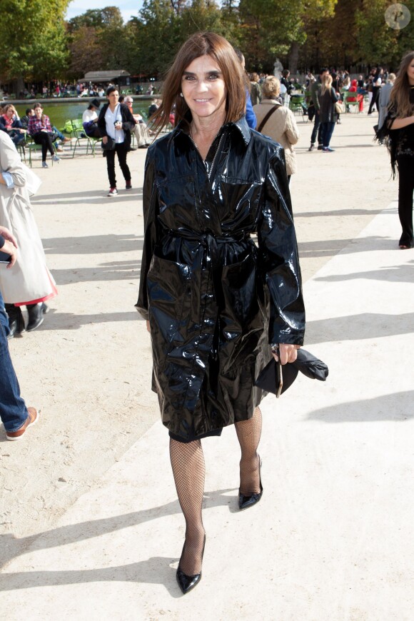 Carine Roitfeld arrive au jardin des Tuileries pour assister au défilé Valentino (collection prêt-à-porter printemps-été 2016). Paris le 6 octobre 2015.