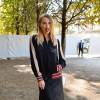 Suki Waterhouse arrive au jardin des Tuileries pour assister au défilé Valentino (collection prêt-à-porter printemps-été 2016). Paris le 6 octobre 2015.