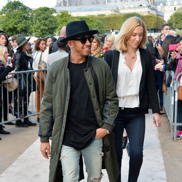 Le pilote de F1 Lewis Hamilton arrive au jardin des Tuileries pour assister au défilé Valentino. Paris le 6 octobre 2015.