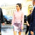 Kendall Jenner arrive à la galerie sud-est du Grand Palais pour assister au défilé Shiatzy Chen (collection prêt-à-porter printemps-été 2016). Paris, le 6 octobre 2015.