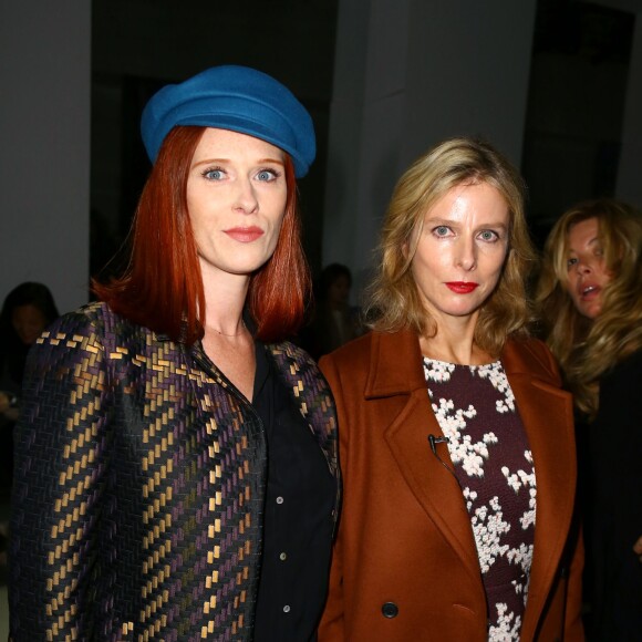 Audrey Fleurot (enceinte) et Karin Viard assistent au défilé Paul & Joe (collection prêt-à-porter printemps-été 2016) au Palais de Tokyo. Paris, le 6 octobre 2015.