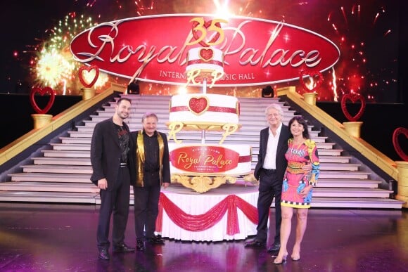 Exclusif - Mathieu et son père Pierre Meyer, Patrick Sébastien et Cathy Meyer - Le Cabaret Alsacien "Le Royal Palace" lance son nouveau spectacle "Imagine" à l'occasion de ses 35 ans le 24 septembre 2015 à Kirrwiller.