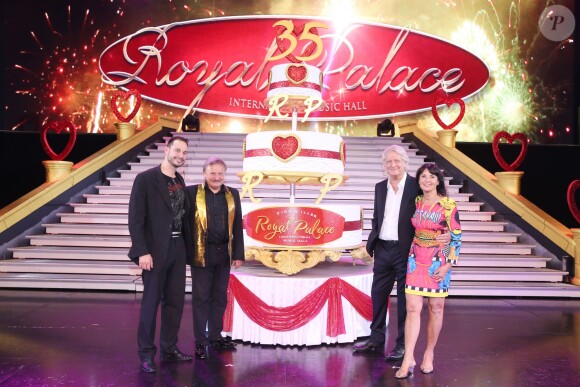 Exclusif - Mathieu et son père Pierre Meyer, Patrick Sébastien et Cathy Meyer - Le Cabaret Alsacien "Le Royal Palace" lance son nouveau spectacle "Imagine" à l'occasion de ses 35 ans le 24 septembre 2015 à Kirrwiller.
