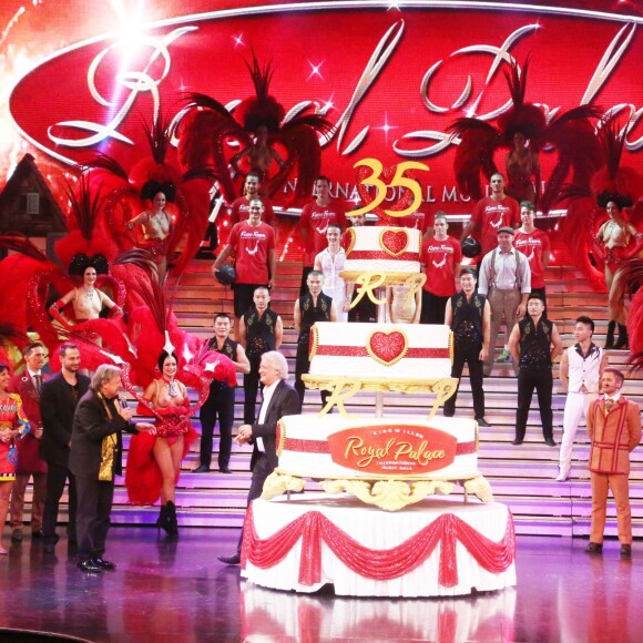 Exclusif - Mathieu Meyer, son père Pierre Meyer et Patrick Sébastien - Le Cabaret Alsacien "Le Royal Palace" lance son nouveau spectacle "Imagine" à l'occasion de ses 35 ans le 24 septembre 2015 à Kirrwiller.