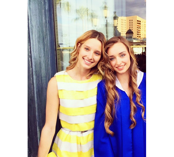 Ilona Smet et sa soeur Emma / photo postée sur Instagram.