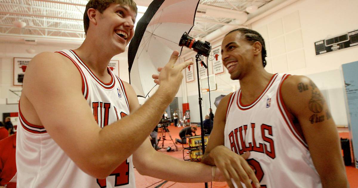 Aaron Gray et Thabo Sefolosha des Bulls de Chicago lors du Media Day au ...