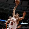 Thabo Sefolosha des Bulls de Chicago face aux Raptors de Toronto au United Center de Chicago, le 16 avril 2008