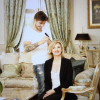Valérie Trierweiler dévoile un nouveau look et sa couleur blonde platine dans le magazine japonais "Richesse". Elle assume avoir été "photoshopée" sur Twitter - septembre 2015