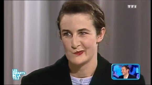 Valérie Lemercier redécouvrant sa première interview télé de 1989, le 10 octobre 2015 sur TF1 dans Les enfants de la télé.