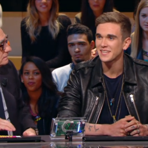 Martin Scorsese rencontre Gabriel-Kane Day-Lewis sur le plateau du "Grand Journal" de Canal+, le 12 octobre 2015.