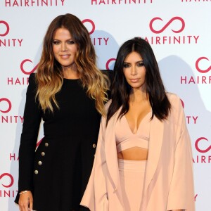 Khloe Kardashian et Kim Kardashian assistent à la soirée "Hairfinity" à Londres, le 8 novembre 2014