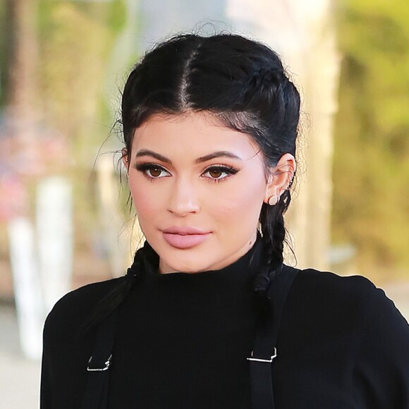 Kylie Jenner et son petit ami Tyga font du shopping au Westfield Mall à Woodland Hills, le 6 octobre 2015