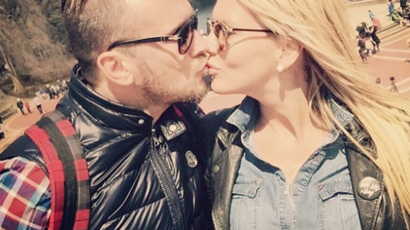 Amélie Neten : Tendre baiser à son chéri Philippe et déclaration d'amour