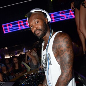 Djibril Cissé lors d'une soirée au VIP Room de Saint Tropez le 24 juillet 2015