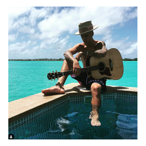 Justin Bieber en vacances à Bora Bora / photo postée sur le compte Instagram du chanteur.