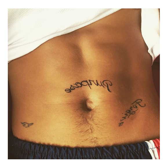 Justin Bieber s'est fait tatouer le titre de son nouvel album au dessus du nombril / photo postée sur le compte Instagram du chanteur.