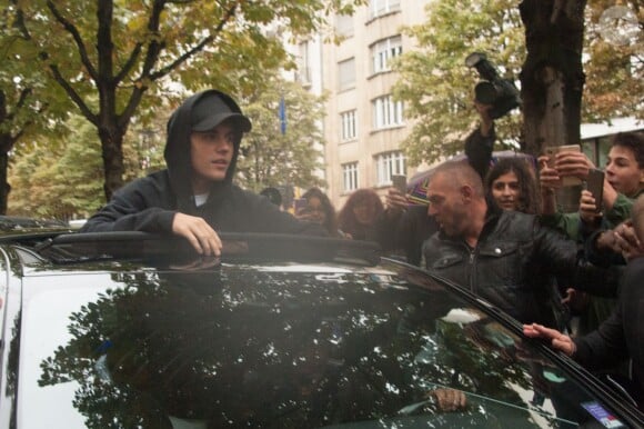Justin Bieber quitte son hotel parisien le 16 septembre 2015.