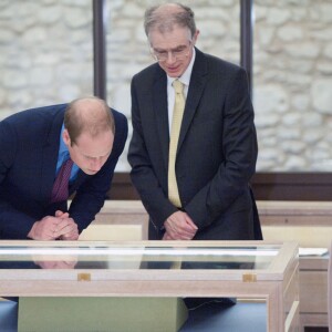 Le prince William, duc de Cambridge, de retour au St John's College de l'Université de Cambridge le 15 octobre 2015 pour inaugurer le centre des archives Pythagore.