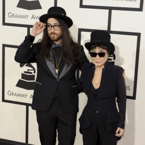 Yoko Ono et son fils Sean Lennon aux Grammy Awards à Los Angeles le 26 janvier 2014.