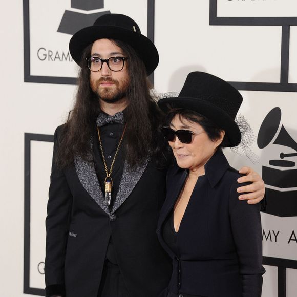 Yoko Ono et son fils Sean Lennon aux Grammy Awards à Los Angeles le 26 janvier 2014.