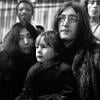 A l'occasion des commémorations en hommage à John Lennon (photo : avec Yoko et son fils Julian, en 1968), qui aurait eu 70 ans le 9 octobre 2010, Yoko Ono a rendu grâce publiquement à Paul McCartney pour avoir sauvé leur mariage !