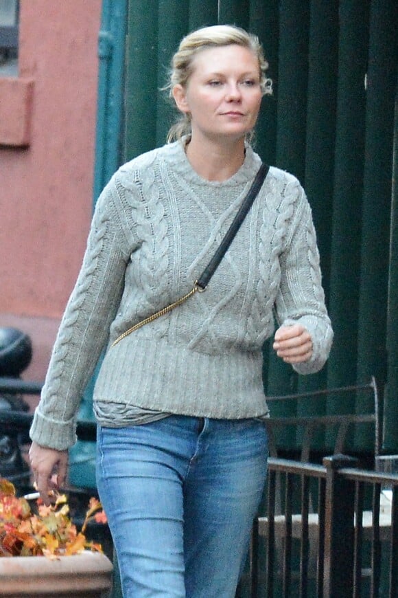 Exclusif - Kirsten Dunst se promène dans les rues de West Village à New York le 15 octobre 2015