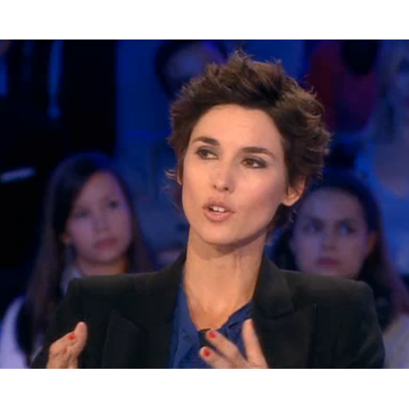 Eglantine Eméyé dans On n'est pas couché sur France 2, le samedi 17 octobre 2015.