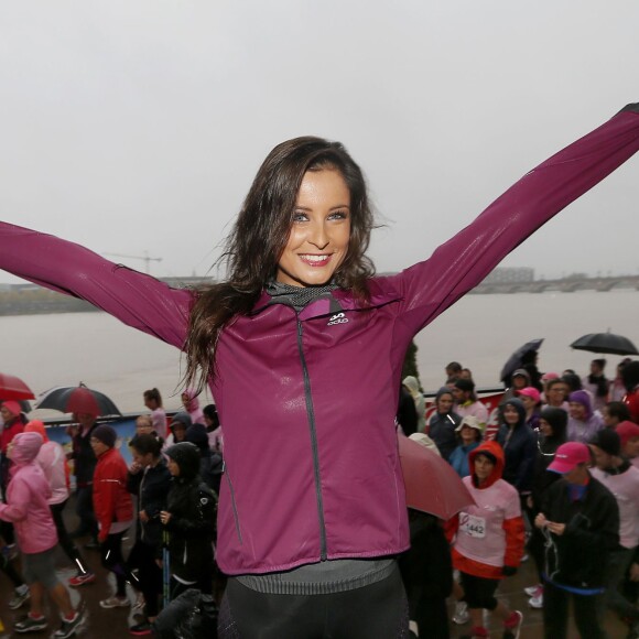 Exclusif - L'ancienne Miss France 2010, Malika Menard a pris le départ de la course à pied "Challenge Ruban Rose" de Bordeaux qui se déroule sur les quais de la ville le 18 Octobre 2015 afin de médiatiser la prévention et le dépistage du cancer du sein. Plus de 7000 participants sous une pluie battante ont accompagné Malika qui était ambassadrice de cette course urbaine et de la marque Odlo specialisée dans les sous-vêtements sportifs.