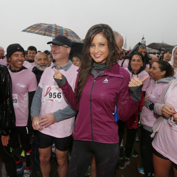 Exclusif - L'ancienne Miss France 2010, Malika Menard a pris le départ de la course à pied "Challenge Ruban Rose" de Bordeaux qui se déroule sur les quais de la ville le 18 Octobre 2015 afin de médiatiser la prévention et le dépistage du cancer du sein. Plus de 7000 participants sous une pluie battante ont accompagné Malika qui était ambassadrice de cette course urbaine et de la marque Odlo specialisée dans les sous-vêtements sportifs.