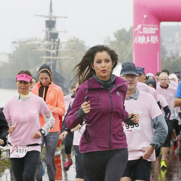 Exclusif - L'ancienne Miss France 2010, Malika Menard a pris le départ de la course à pied "Challenge Ruban Rose" de Bordeaux qui se déroule sur les quais de la ville le 18 Octobre 2015 afin de médiatiser la prévention et le dépistage du cancer du sein. Plus de 7000 participants sous une pluie battante ont accompagné Malika qui était ambassadrice de cette course urbaine et de la marque Odlo specialisée dans les sous-vêtements sportifs.