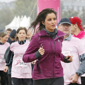 Exclusif - L'ancienne Miss France 2010, Malika Menard a pris le départ de la course à pied "Challenge Ruban Rose" de Bordeaux qui se déroule sur les quais de la ville le 18 Octobre 2015 afin de médiatiser la prévention et le dépistage du cancer du sein. Plus de 7000 participants sous une pluie battante ont accompagné Malika qui était ambassadrice de cette course urbaine et de la marque Odlo specialisée dans les sous-vêtements sportifs.