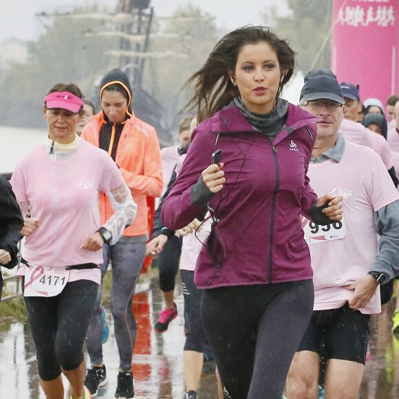 Exclusif - L'ancienne Miss France 2010, Malika Menard a pris le départ de la course à pied "Challenge Ruban Rose" de Bordeaux qui se déroule sur les quais de la ville le 18 Octobre 2015 afin de médiatiser la prévention et le dépistage du cancer du sein. Plus de 7000 participants sous une pluie battante ont accompagné Malika qui était ambassadrice de cette course urbaine et de la marque Odlo specialisée dans les sous-vêtements sportifs.