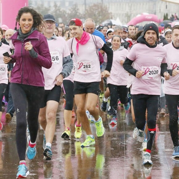 Exclusif - L'ancienne Miss France 2010, Malika Menard a pris le départ de la course à pied "Challenge Ruban Rose" de Bordeaux qui se déroule sur les quais de la ville le 18 Octobre 2015 afin de médiatiser la prévention et le dépistage du cancer du sein. Plus de 7000 participants sous une pluie battante ont accompagné Malika qui était ambassadrice de cette course urbaine et de la marque Odlo specialisée dans les sous-vêtements sportifs.