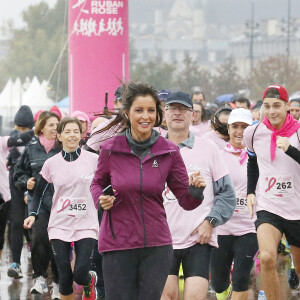 Exclusif - L'ancienne Miss France 2010, Malika Menard a pris le départ de la course à pied "Challenge Ruban Rose" de Bordeaux qui se déroule sur les quais de la ville le 18 Octobre 2015 afin de médiatiser la prévention et le dépistage du cancer du sein. Plus de 7000 participants sous une pluie battante ont accompagné Malika qui était ambassadrice de cette course urbaine et de la marque Odlo specialisée dans les sous-vêtements sportifs.