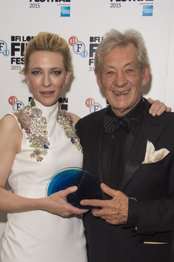 Cate Blanchett et Sir Ian McKellen lors des BFI London Film Festival Awards à Londres le 17 octobre 2015.
