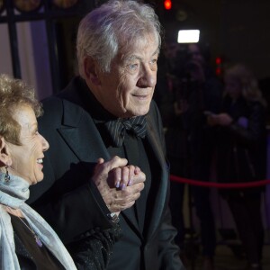 Sir Ian McKellen et Dena Hammerstein lors des BFI London Film Festival Awards à Londres le 17 octobre 2015.