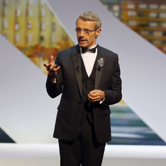 Lambert Wilson (broche Cartier) - Cérémonie de clôture du 68e Festival International du film de Cannes, le 24 mai 2015.