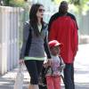 Exclusif - Sandra Bullock, redevenue brune, se promène avec son fils Louis à la Nouvelle-Orleans, le 25 septembre 2014. S
