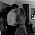Justin Trudeau embrasse sa femme Sophie Grégoire après avoir remporté les élections fédérales au Canada / photo postée sur Twitter.