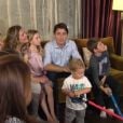 Justin Trudeau, sa femme Sophie Grégoire et leurs trois enfants lors de la diffusion des résultats des éléctions au Canada / image extraite d'une vidéo postée sur Youtube par la chaîne CBC News.