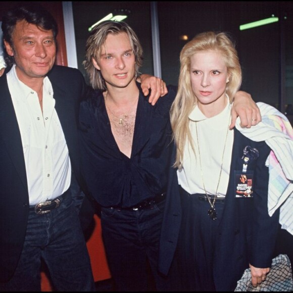 David Hallyday au côté de ses parents Johnny Hallyday et Sylvie Vartan lors de la première de sa tournée, le 9 mars 1991.