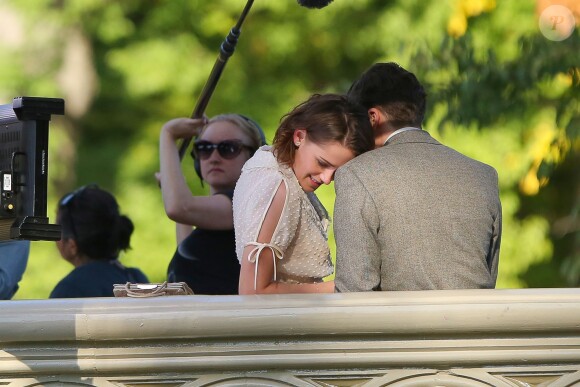 Kristen Stewart et Jesse Eisenberg complices sur le tournage du prochain Woody Allen à Central Park, New York City, le 21 octobre 2015.