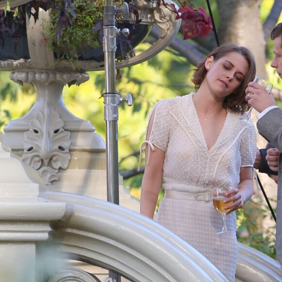 Kristen Stewart et Jesse Eisenberg sur le tournage du prochain Woody Allen à Central Park, New York City, le 21 octobre 2015.