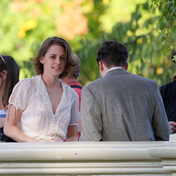 Kristen Stewart et Jesse Eisenberg sur le tournage du prochain Woody Allen à Central Park, New York City, le 21 octobre 2015.